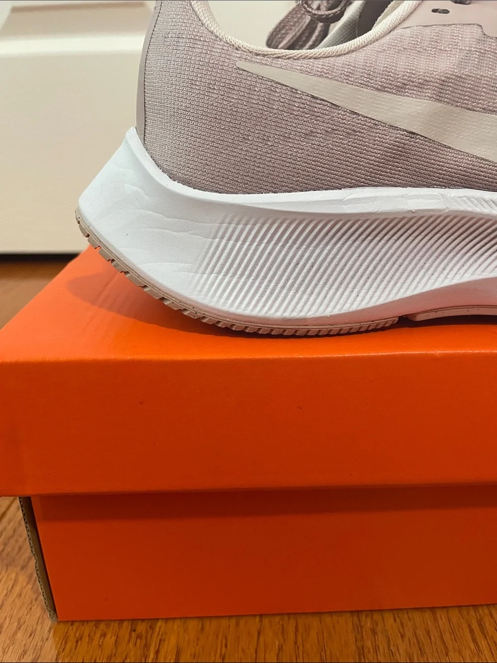 EUC - Nike Air Zoom Pegasus 37 - Champagne